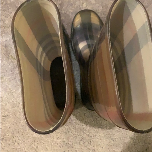 Burberry Rainboots - Picture 6 of 6